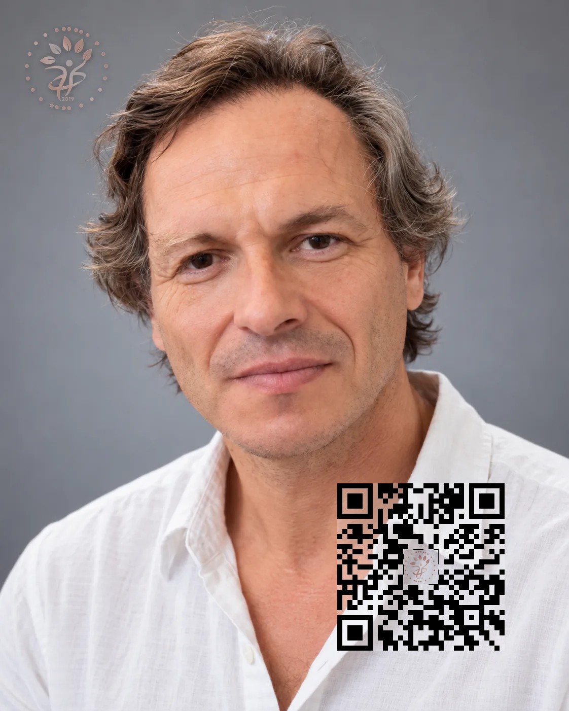 Антон Гефт, QR-код визитки на фото